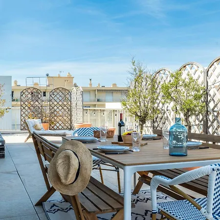 2-br Rooftop In Palm 2-min Walk To Beaches *