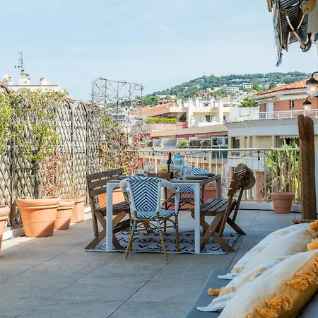 2-br Rooftop In Palm 2-min Walk To Beaches 아파트 칸느