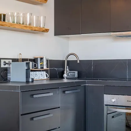 2-br Rooftop In Palm 2-min Walk To Beaches Cannes