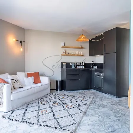 Apartment 2-br Rooftop In Palm 2-min Walk To Beaches