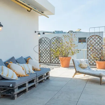 Apartment 2-br Rooftop In Palm 2-min Walk To Beaches *