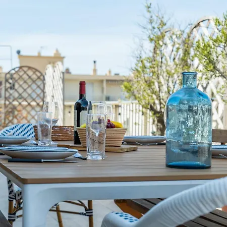 2-br Rooftop In Palm 2-min Walk To Beaches דירה